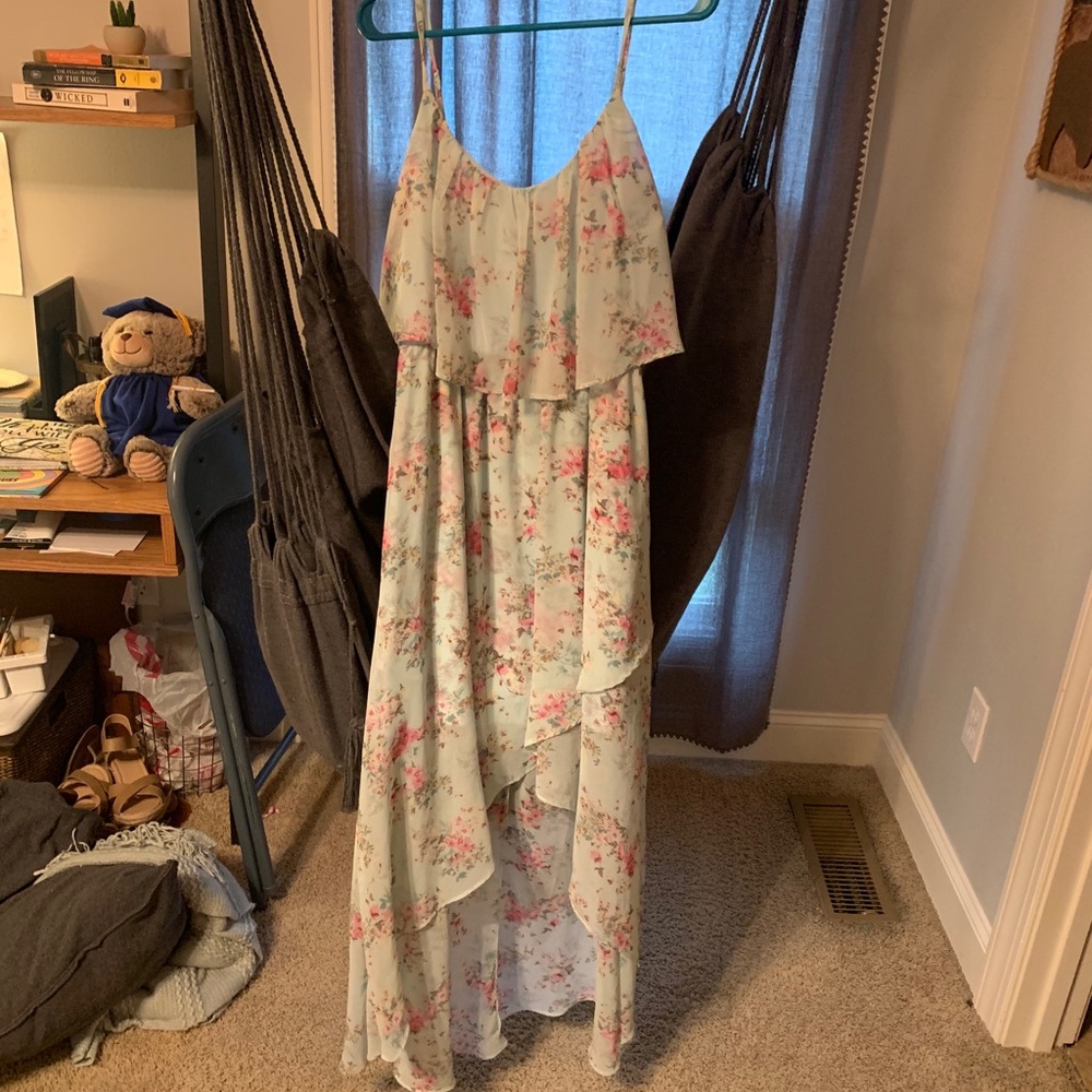 selling a dress from Kohl’s. not worn very much